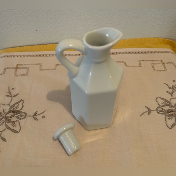 2 White Xcell cruets. 6”H - Picture 10 of 11